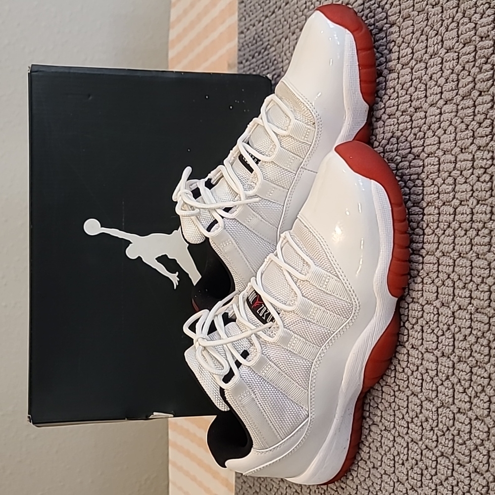 Air Jordan 11 Retro LOW GS Youth 6.5 ***USED***
